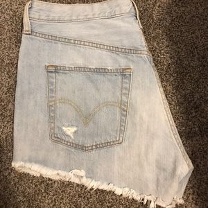 Levi Denim Shorts 💙